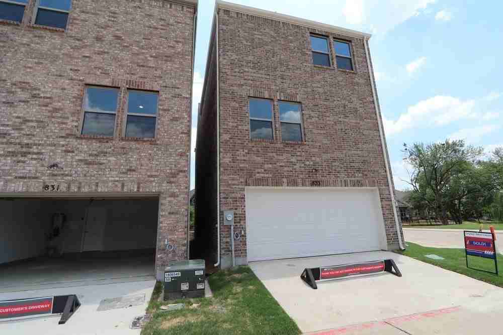 833 Tennessee Dr - Photo 5 of 40