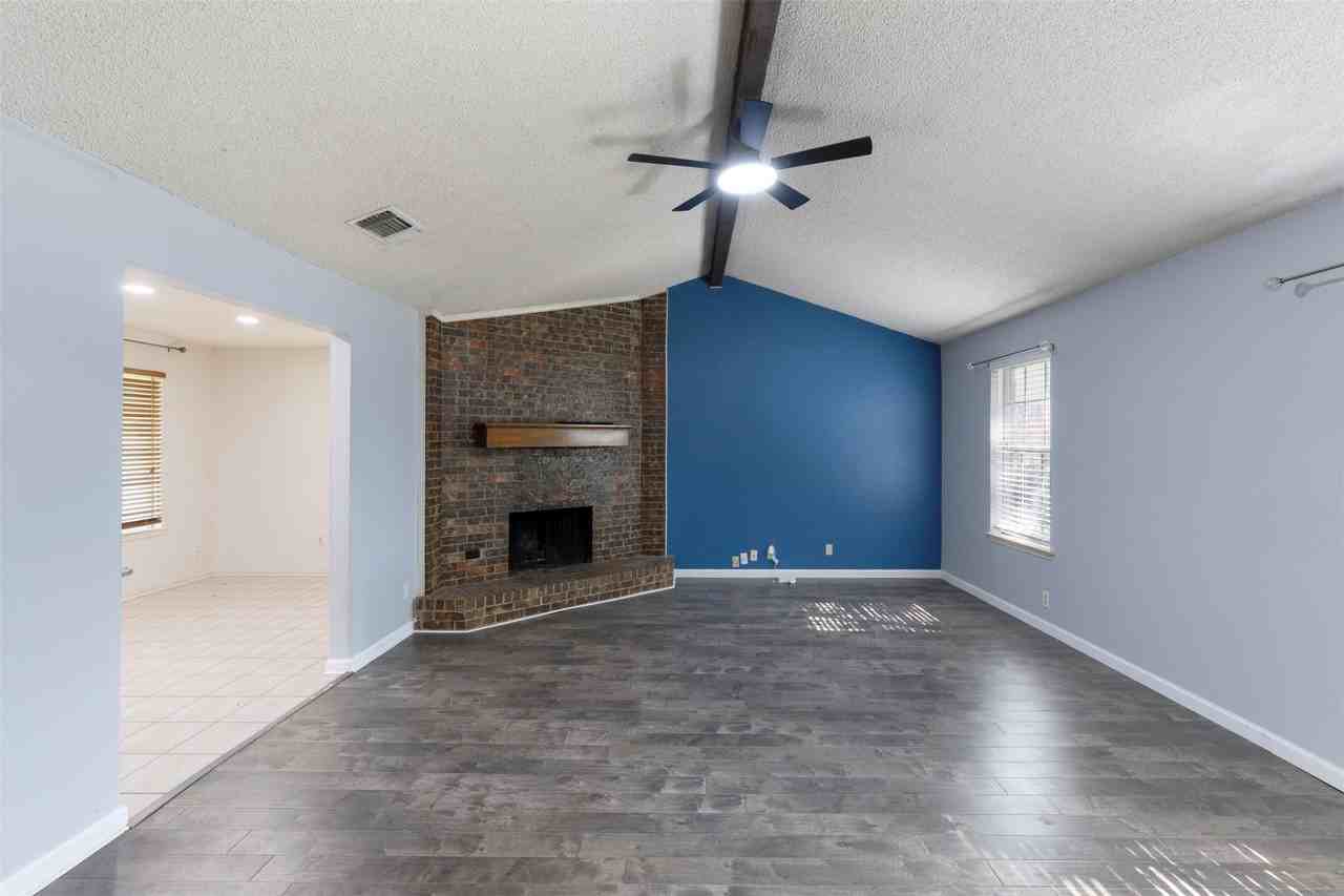 719 Matthews Ct - Photo 4 of 22