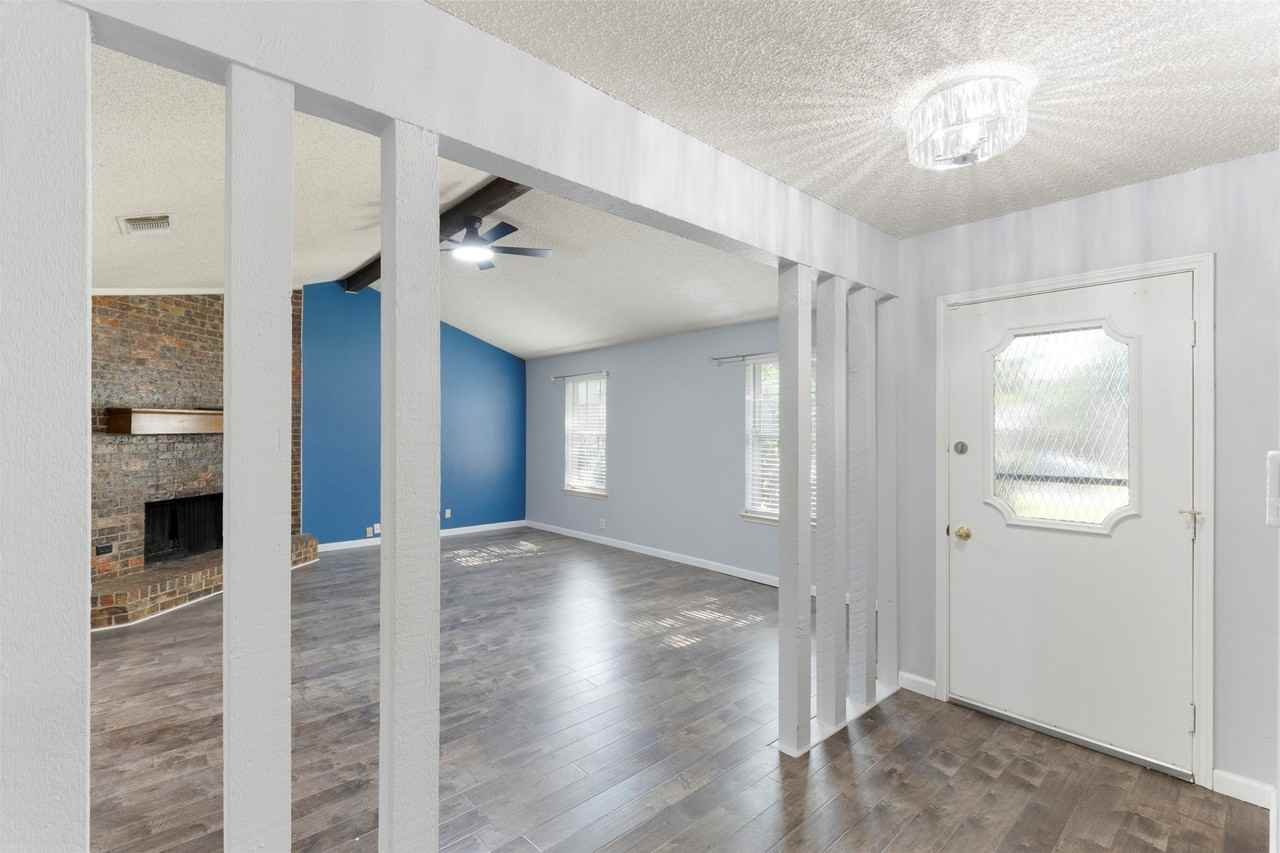 719 Matthews Ct - Photo 5 of 22