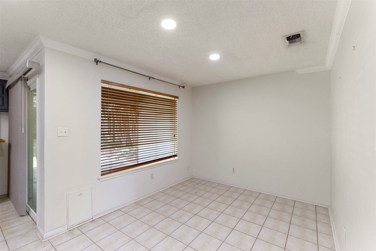 719 Matthews Ct - Photo 6 of 22
