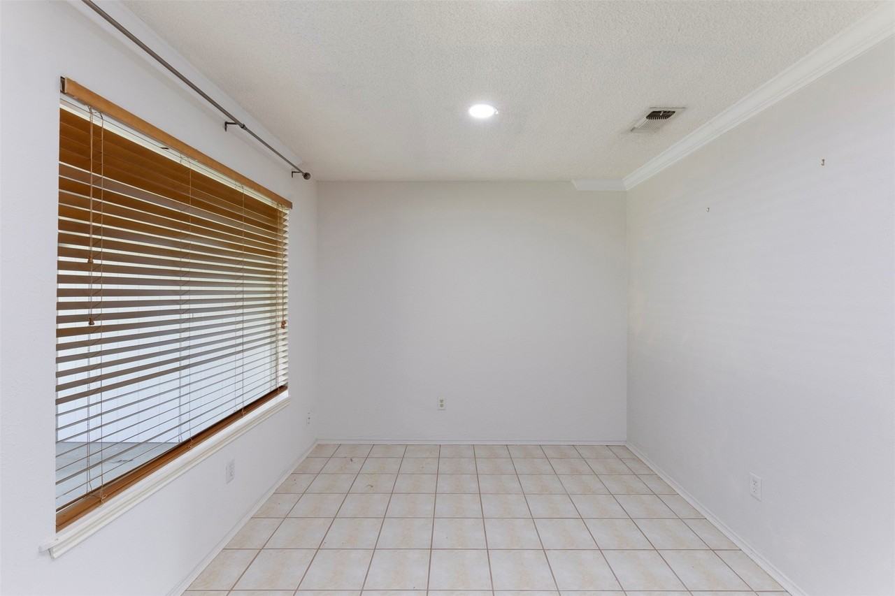 719 Matthews Ct - Photo 7 of 22