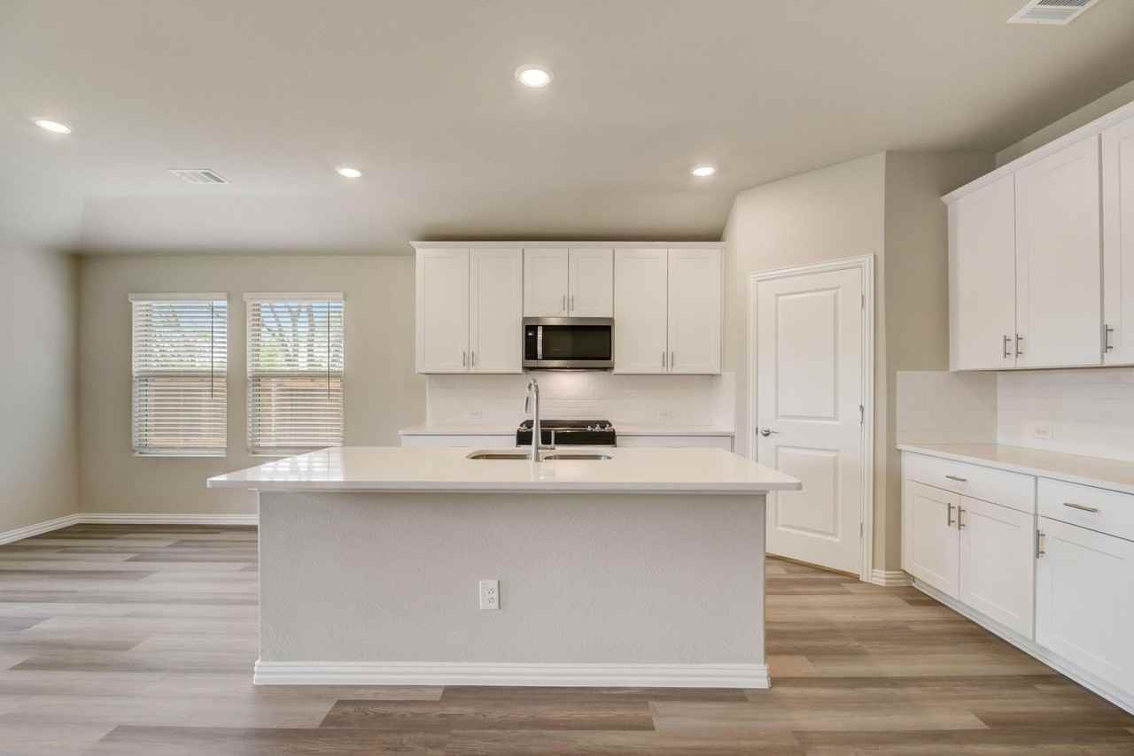 310 Sugarlands Dr - Photo 3 of 40