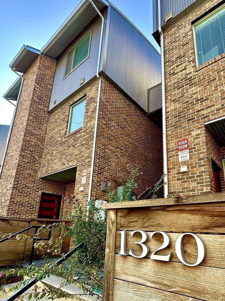 1320 May St #206