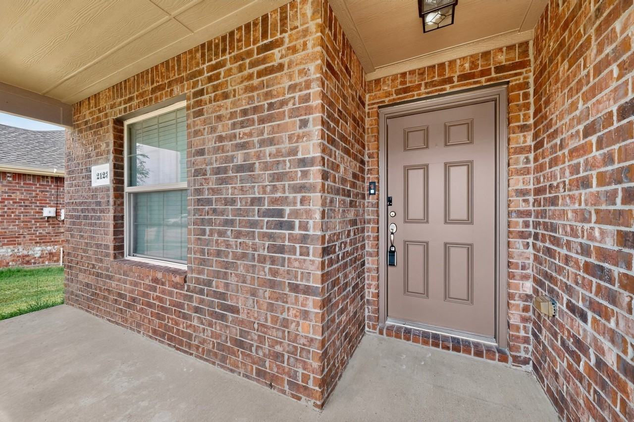 2123 Meadow View Dr - Photo 2 of 40