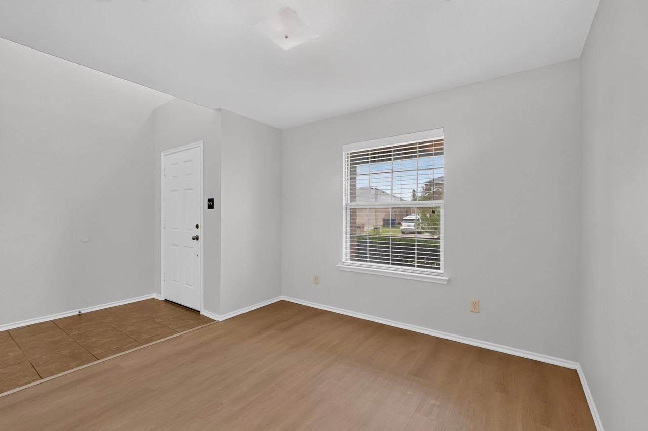 2123 Meadow View Dr - Photo 4 of 40