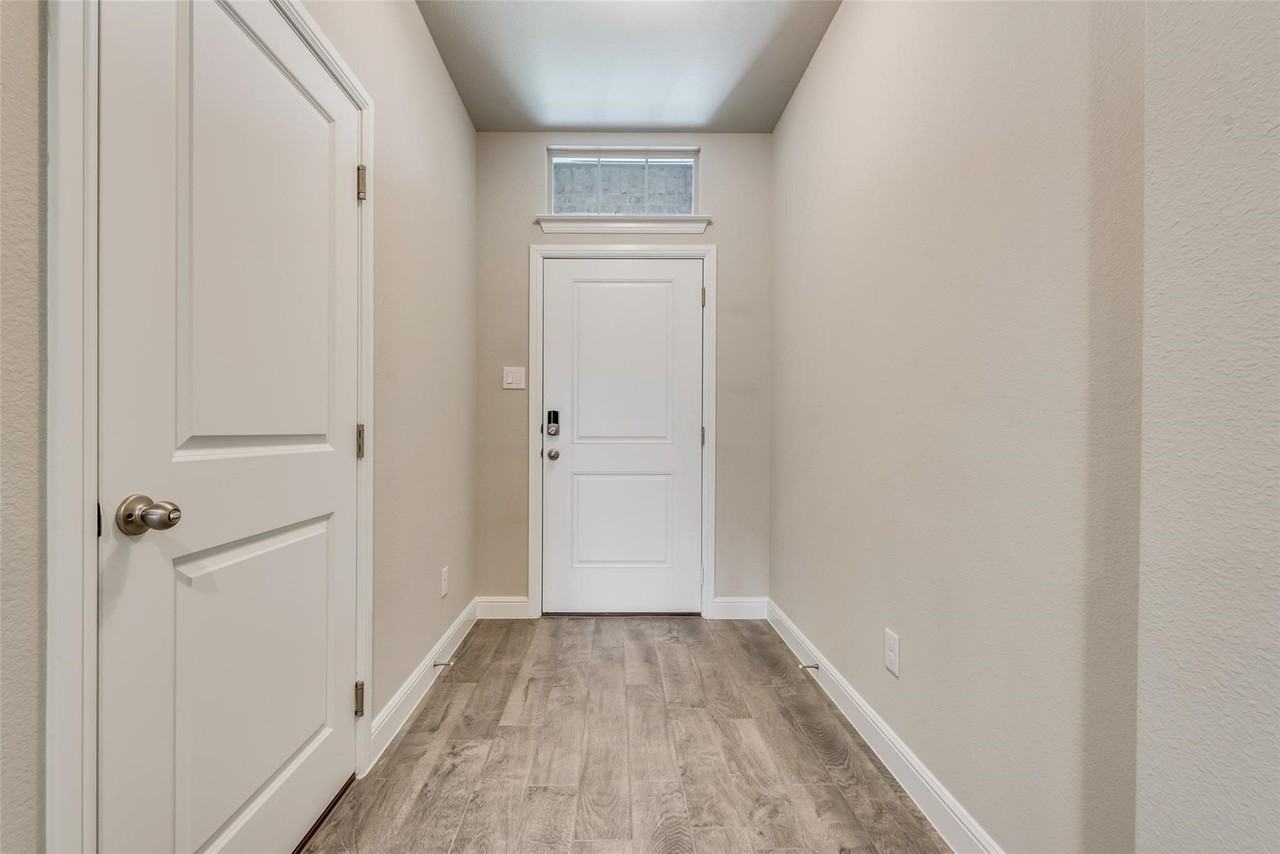 2441 Bellatrix Dr - Photo 2 of 15