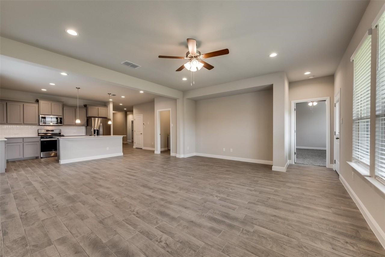 2441 Bellatrix Dr - Photo 5 of 15