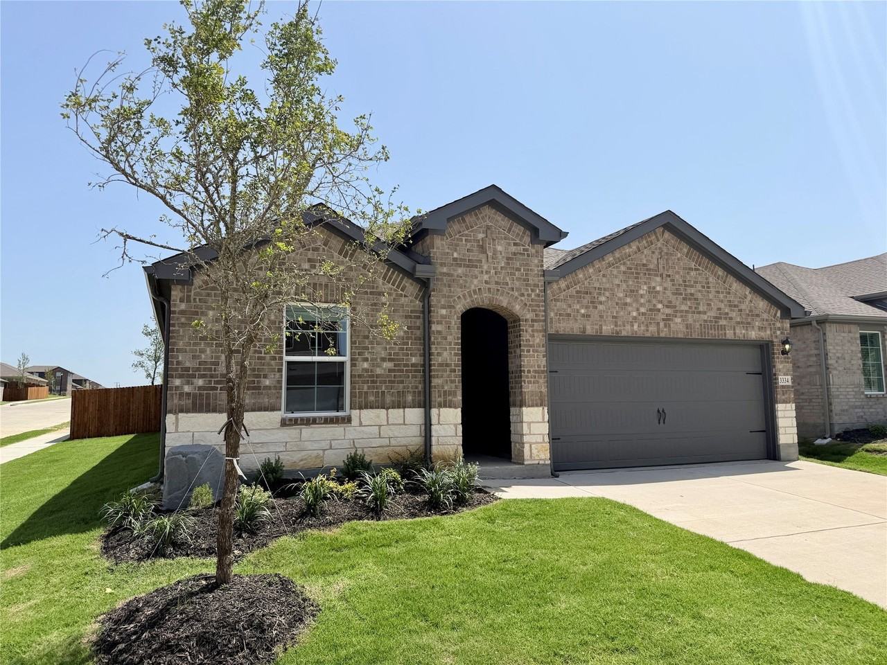 3334 Catamount Dr - Photo 2 of 27