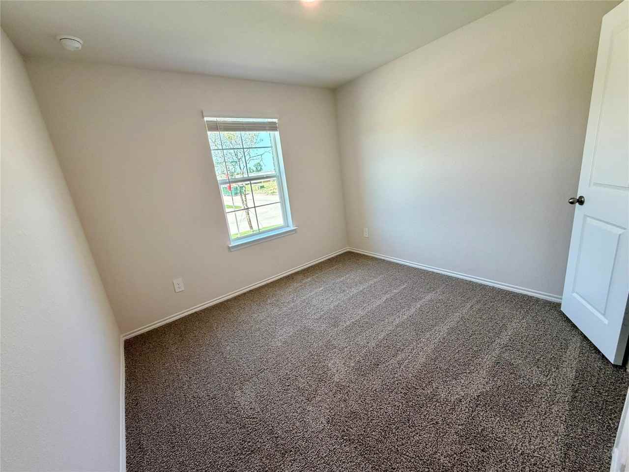 3334 Catamount Dr - Photo 4 of 27