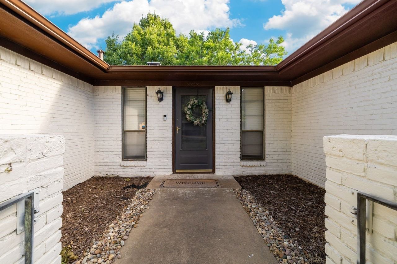 8348 Hillside Dr - Photo 3 of 30