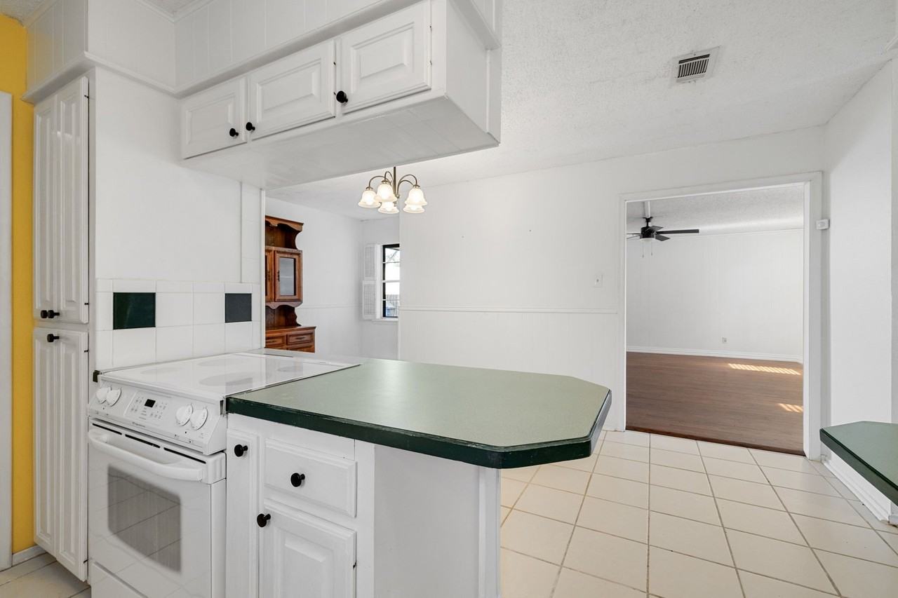 8348 Hillside Dr - Photo 7 of 30