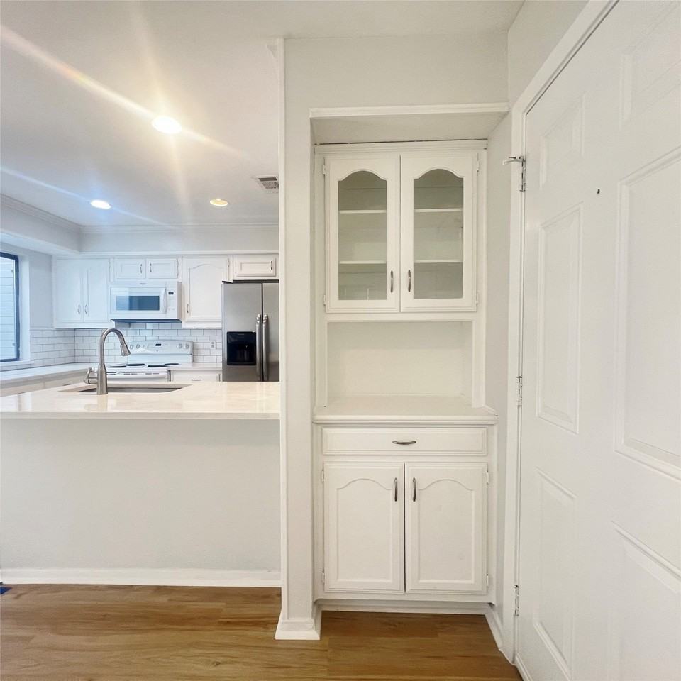3037 Airhaven St - Photo 4 of 15