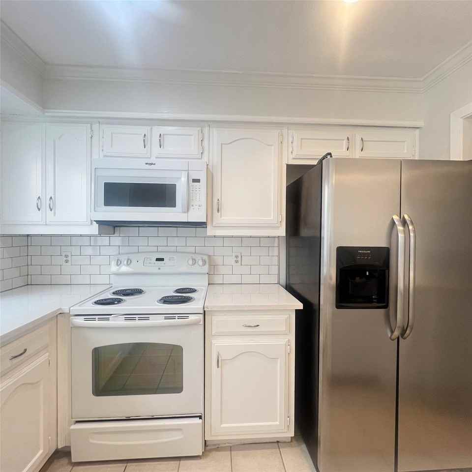 3037 Airhaven St - Photo 5 of 15