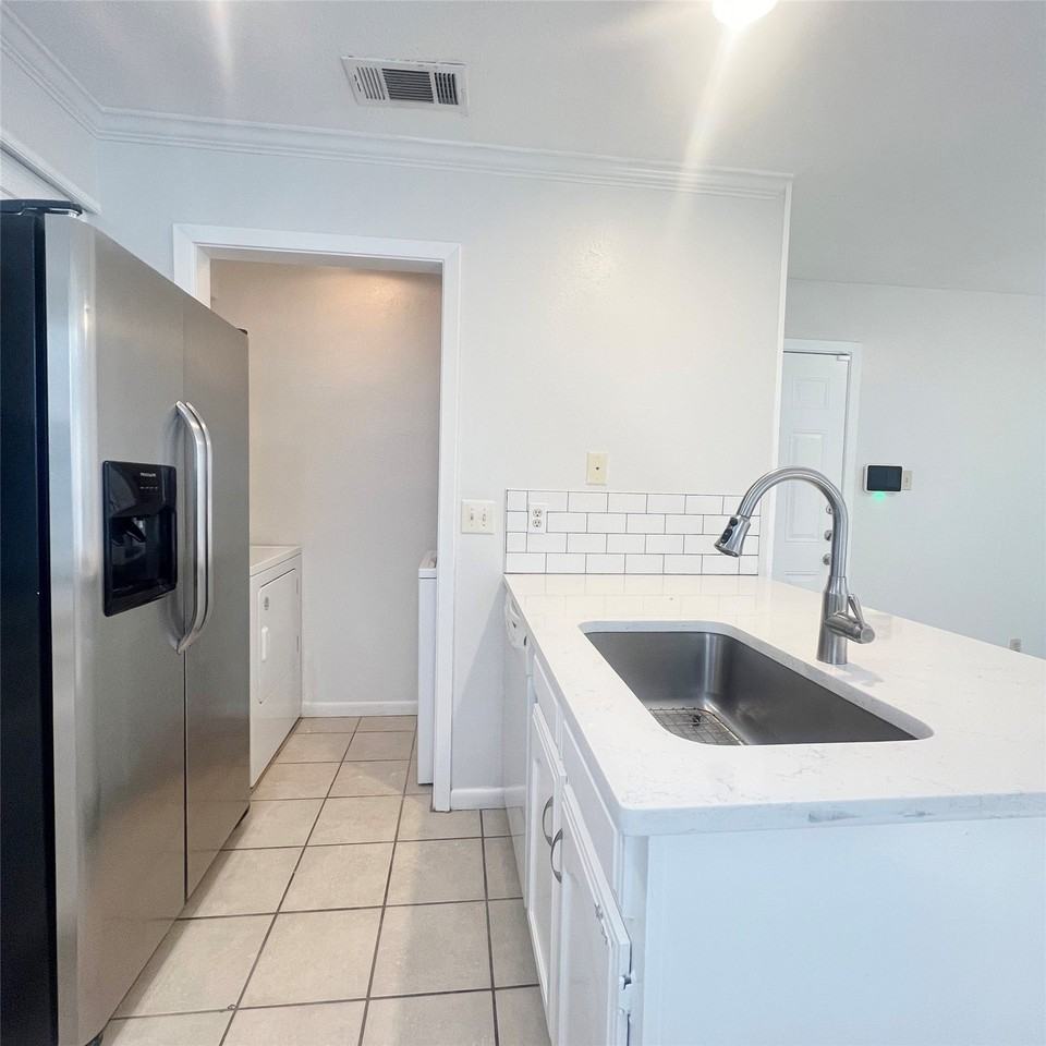 3037 Airhaven St - Photo 6 of 15