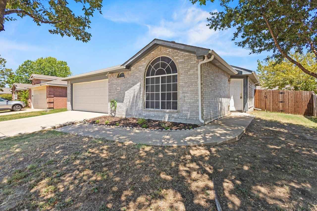1011 Waterview Dr - Photo 2 of 19