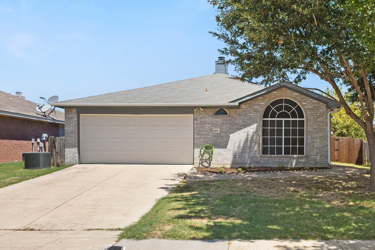 1011 Waterview Dr - Photo 3 of 19