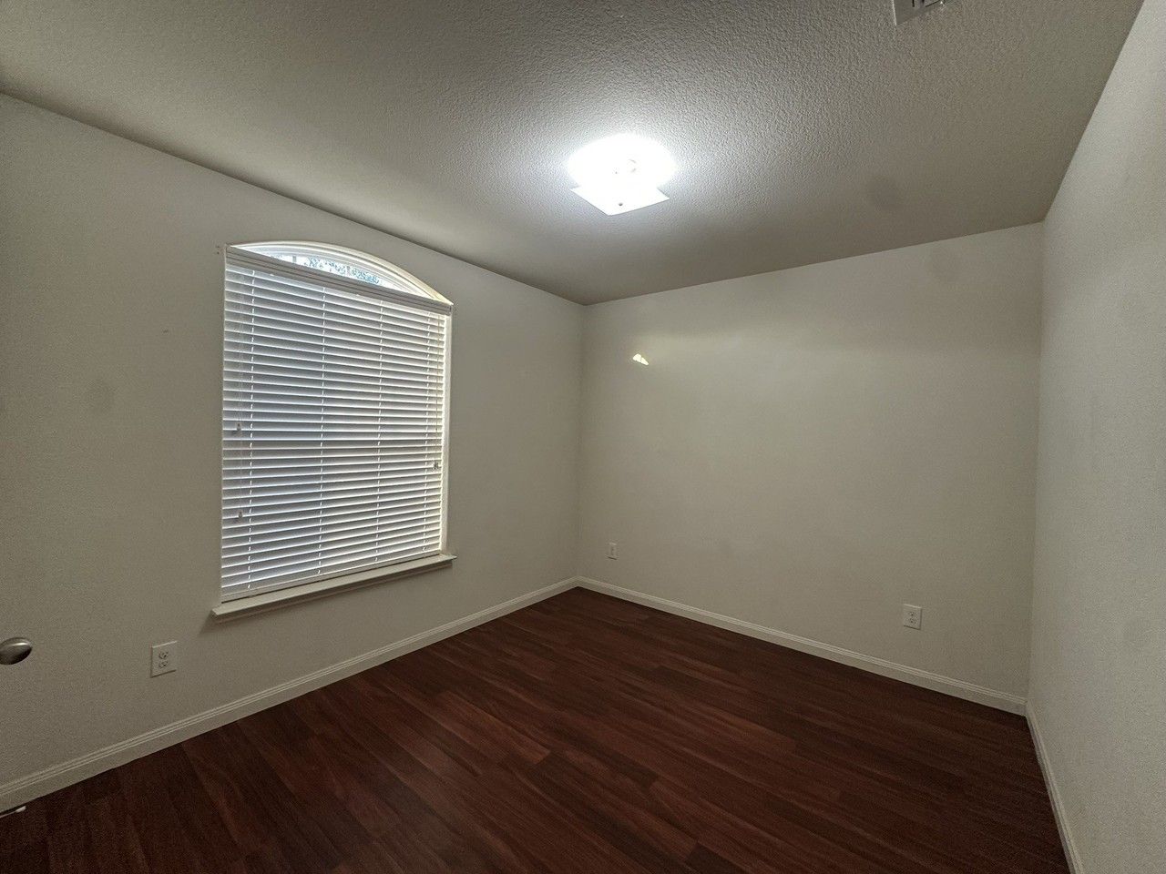 1818 Clegg St - Photo 4 of 34