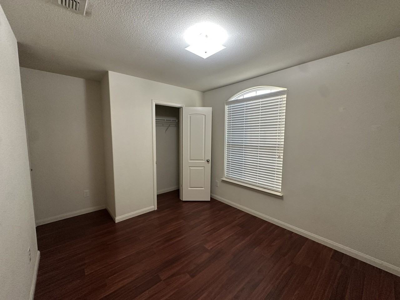 1818 Clegg St - Photo 5 of 34