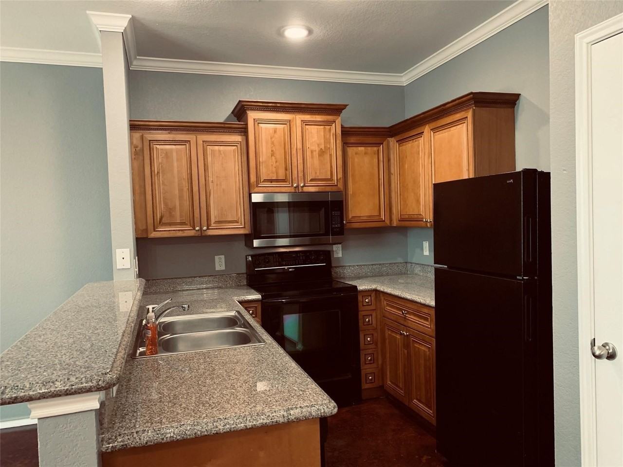 2304 Aldergate Dr - Photo 3 of 10