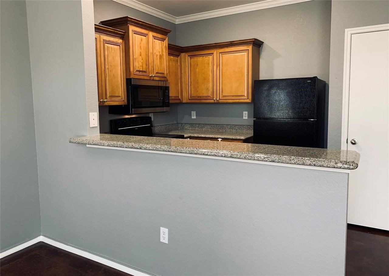 2304 Aldergate Dr - Photo 5 of 10