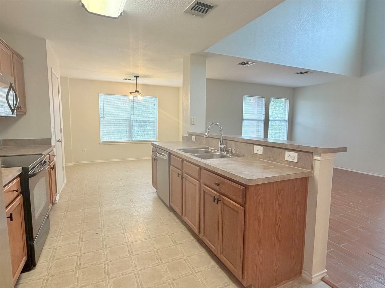 612 Fleming St - Photo 3 of 23