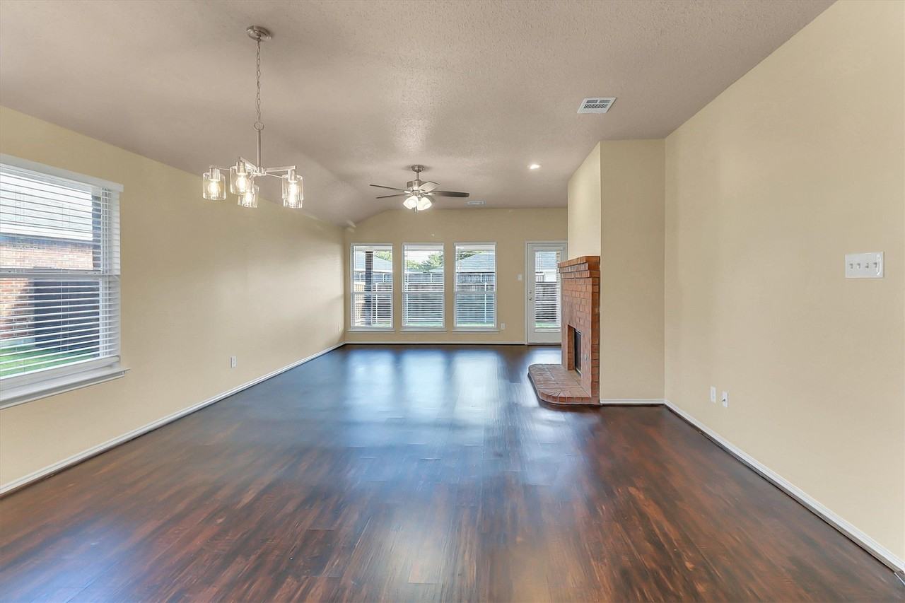 4154 Parterre Dr - Photo 5 of 40