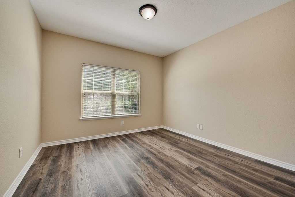 1900 Abby Creek Dr - Photo 5 of 21