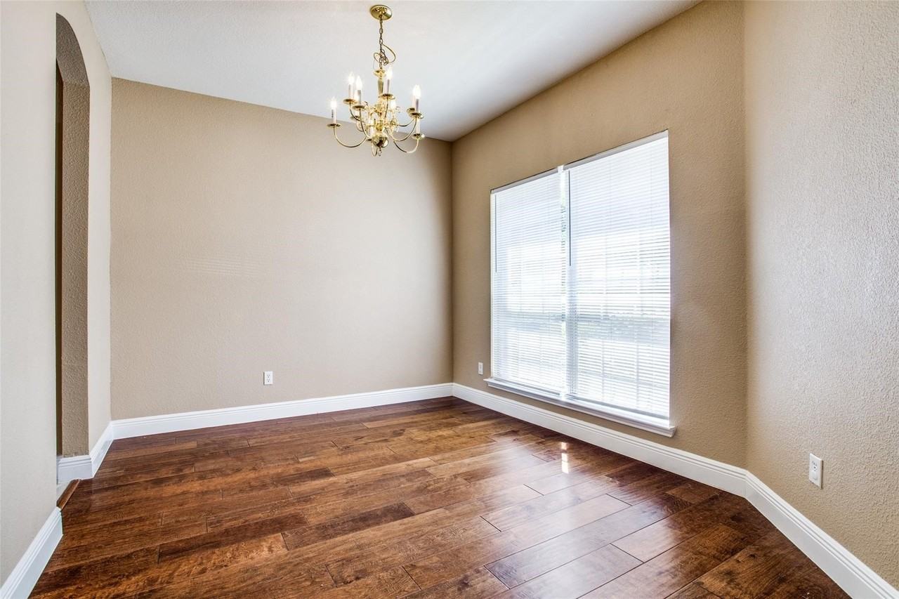 1402 Sunshine Dr - Photo 5 of 35