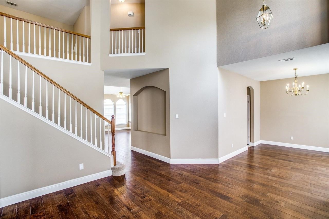 1402 Sunshine Dr - Photo 6 of 35