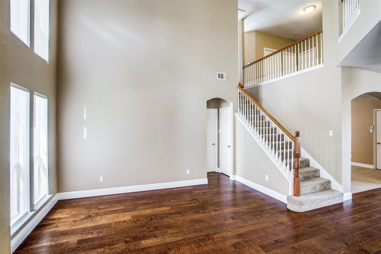 1402 Sunshine Dr - Photo 7 of 35