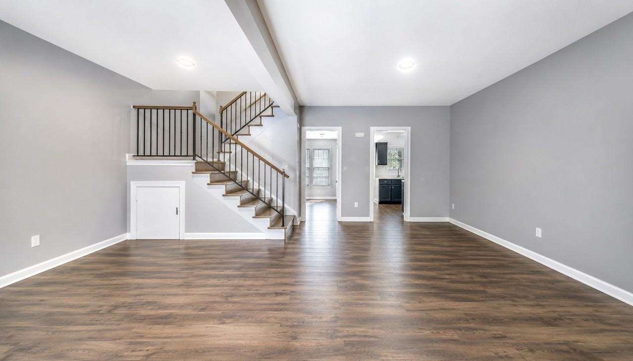 6321 Walraven Cir - Photo 2 of 17