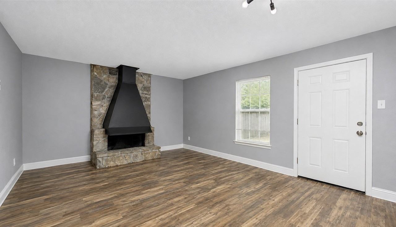 6321 Walraven Cir - Photo 4 of 17