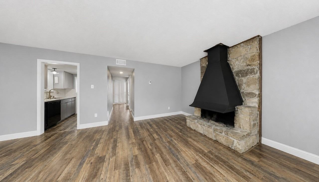 6321 Walraven Cir - Photo 5 of 17
