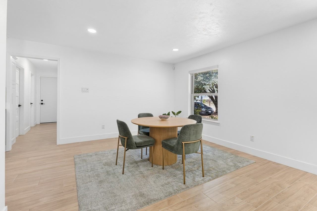 3908 Royal Ln - Photo 5 of 21