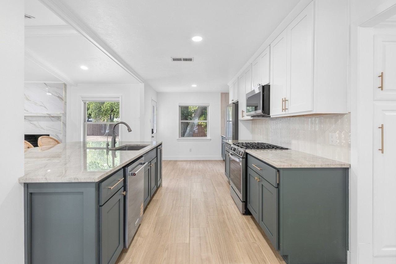 3908 Royal Ln - Photo 7 of 21