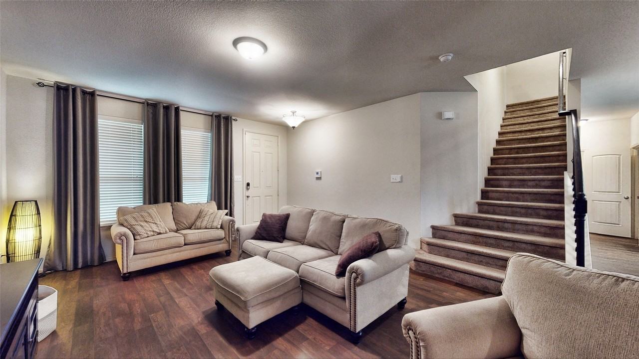 8657 Star Thistle Dr - Photo 4 of 32