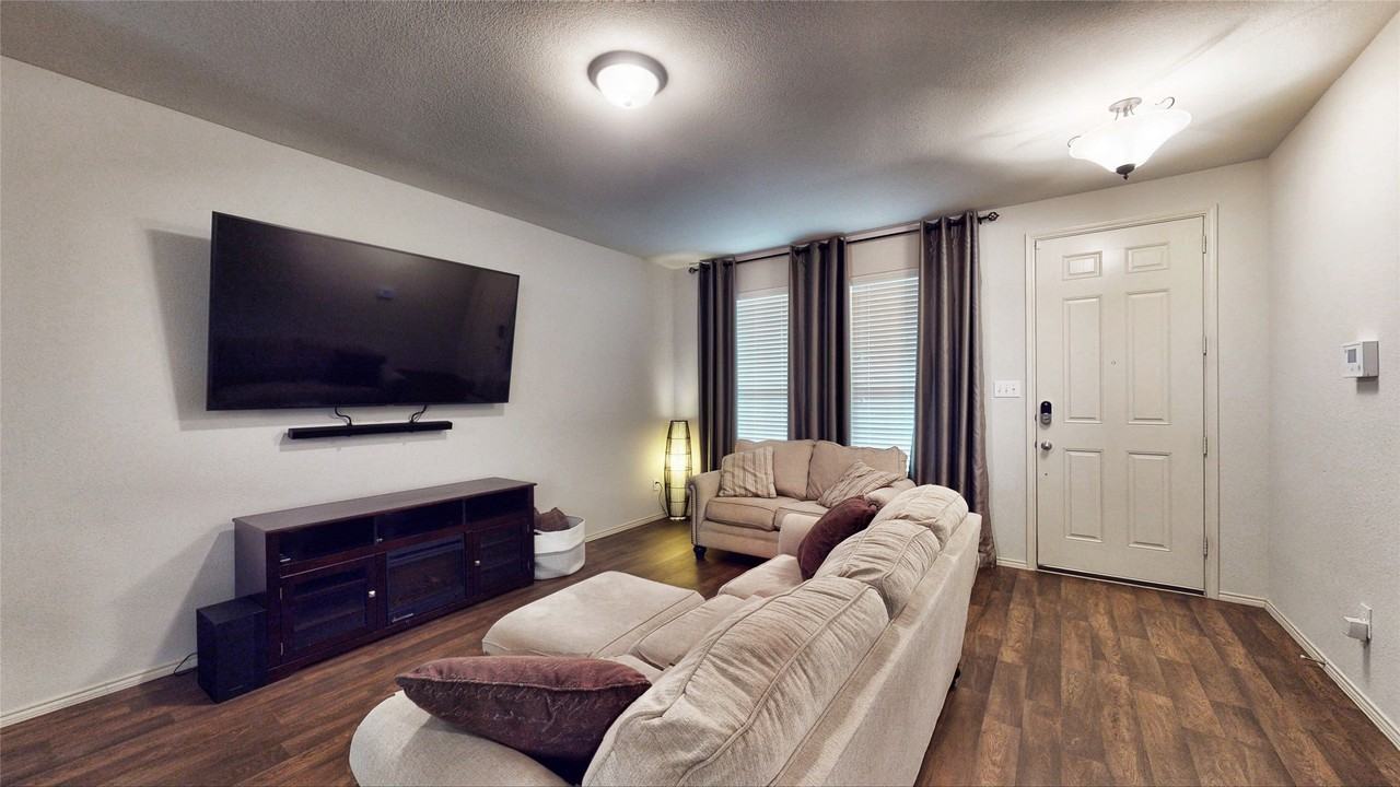 8657 Star Thistle Dr - Photo 5 of 32