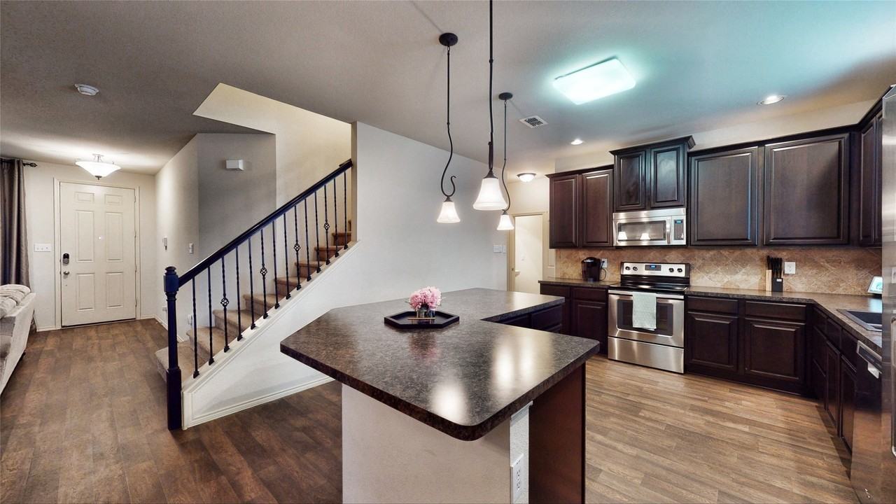 8657 Star Thistle Dr - Photo 7 of 32