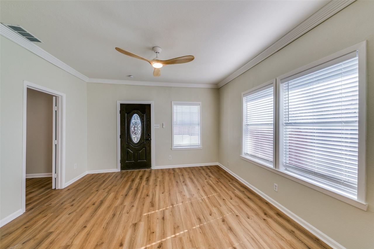 2633 S Denley Dr - Photo 5 of 26