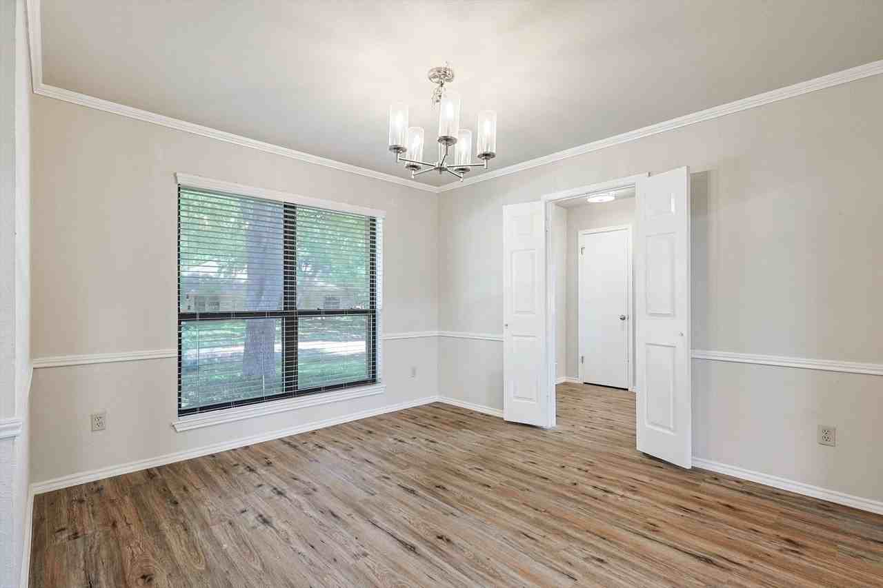 653 Raven Ln - Photo 3 of 23