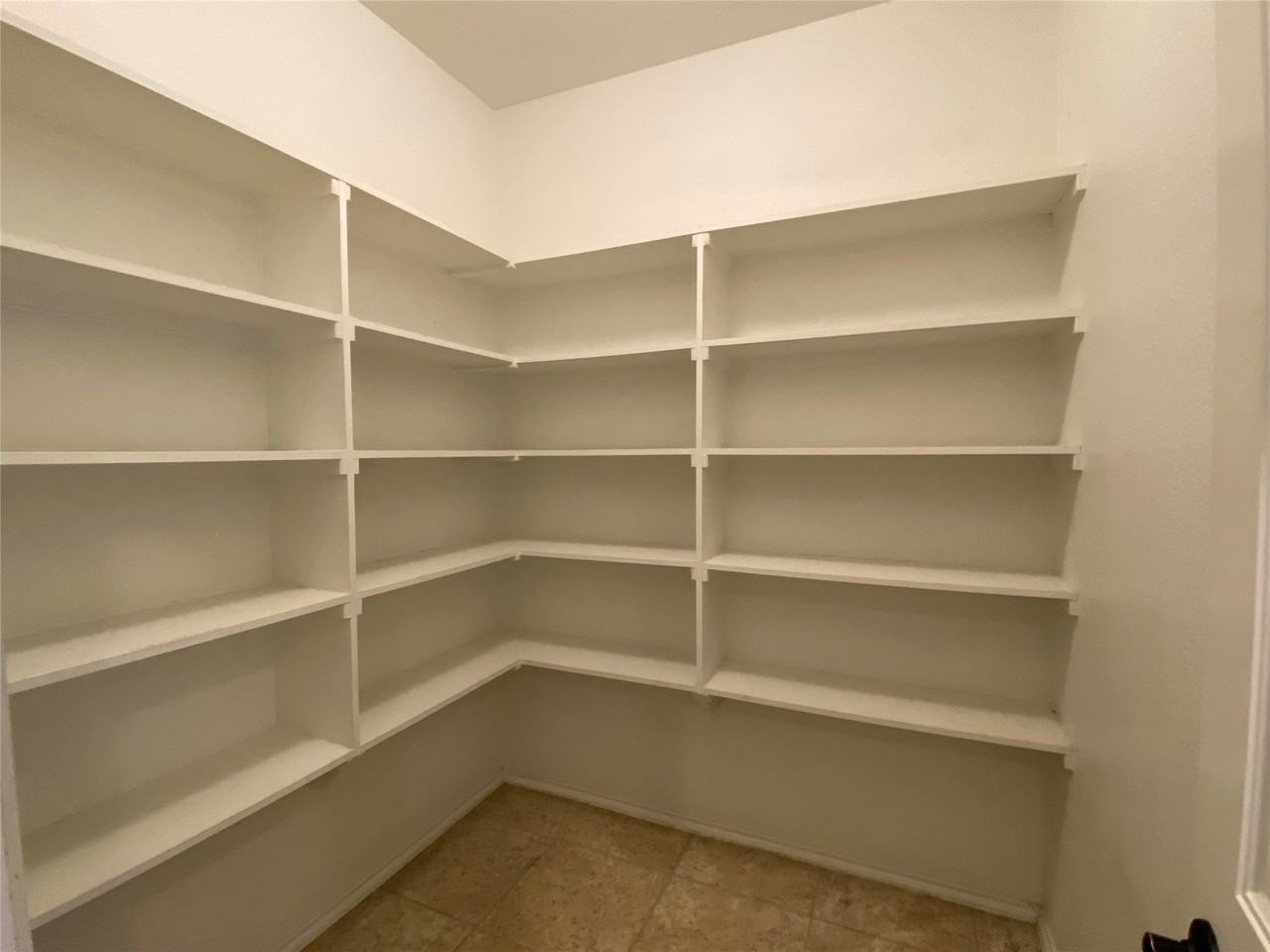 791 Stefhanie Dr - Photo 4 of 17