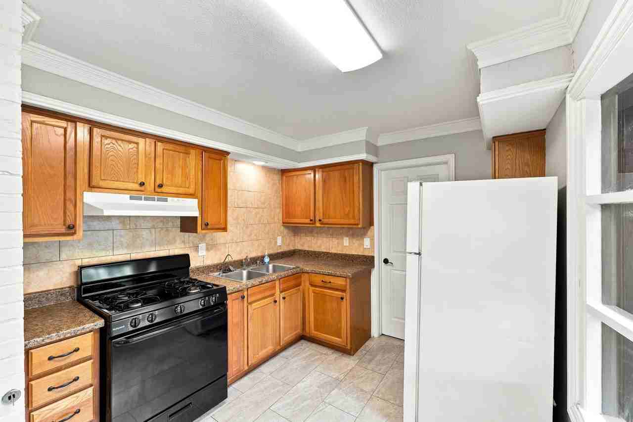 206 Ocean Dr - Photo 7 of 26