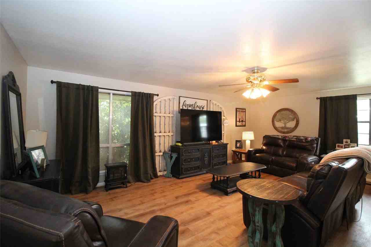 810 W Eden St - Photo 5 of 26