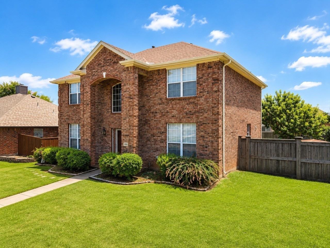 1818 Lake Texoma Cir - Photo 2 of 26