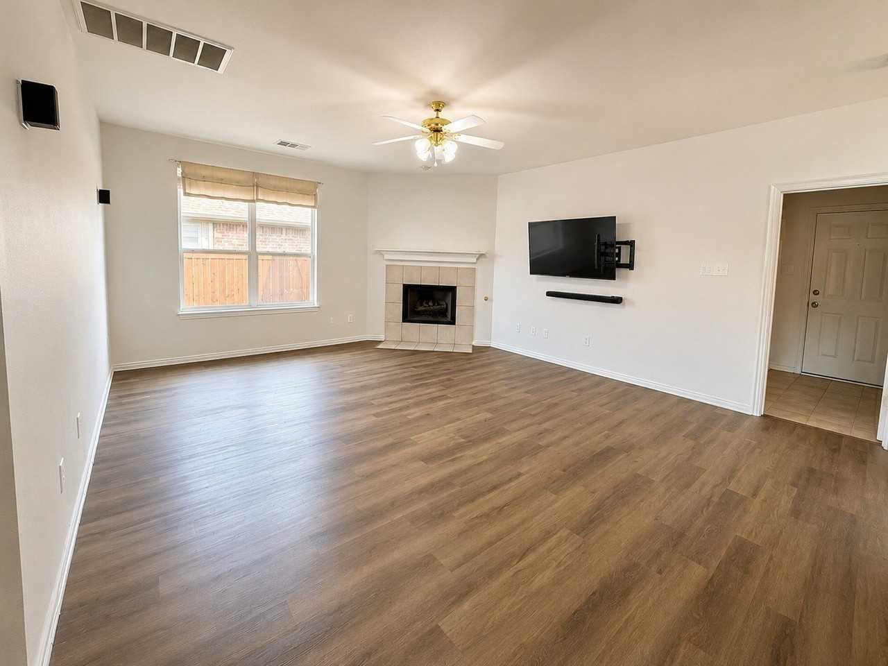 1818 Lake Texoma Cir - Photo 4 of 26