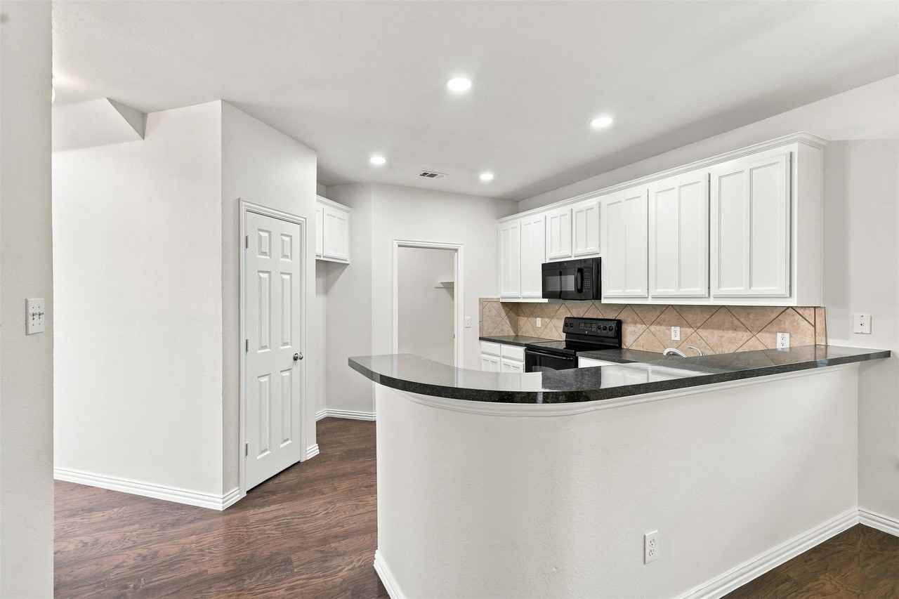 1908 Hopkins Dr - Photo 7 of 29
