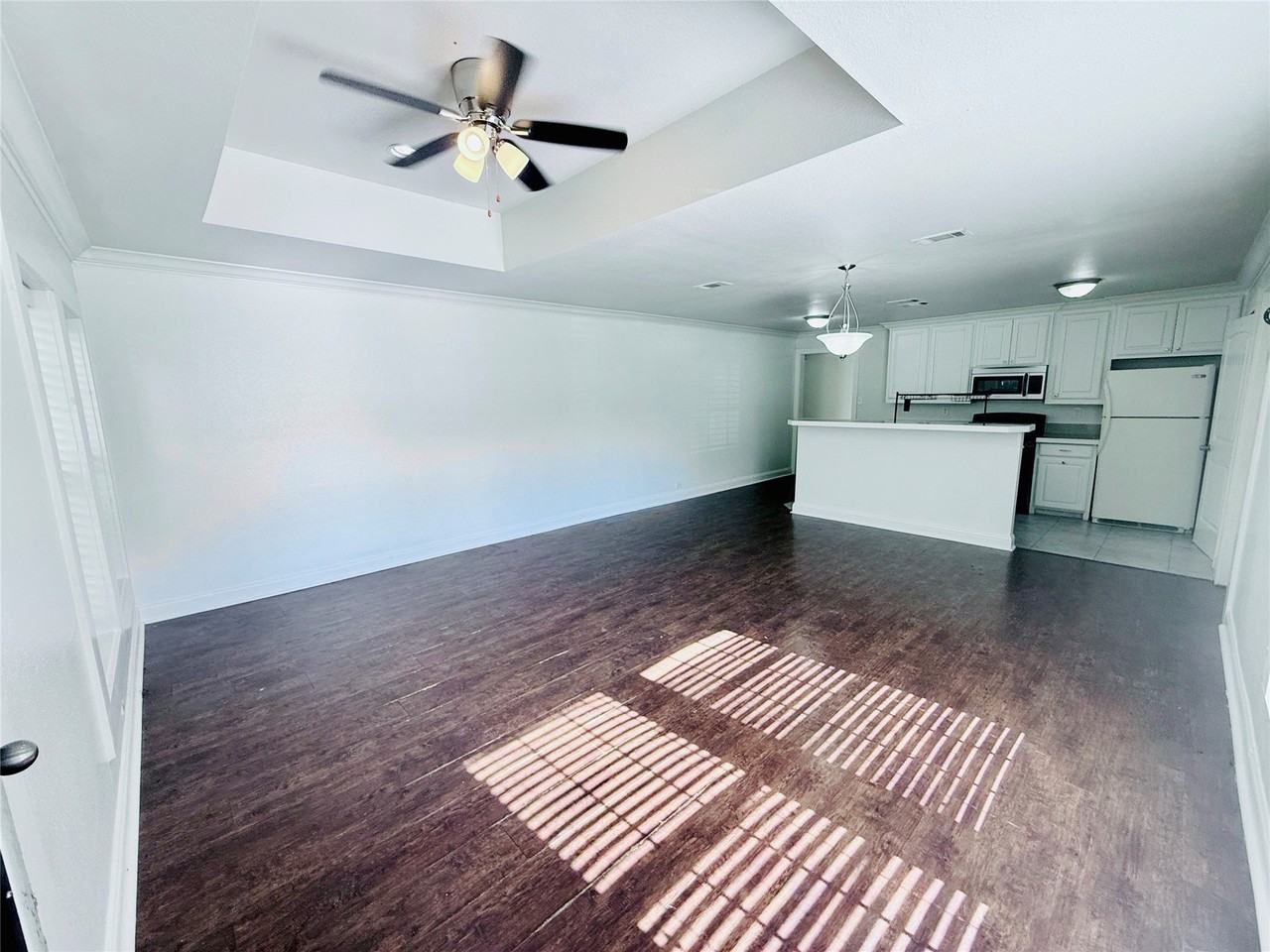 814 W College St - Photo 3 of 15
