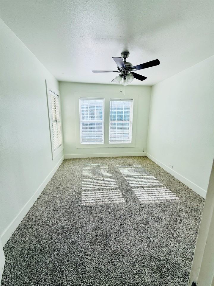 814 W College St - Photo 7 of 15