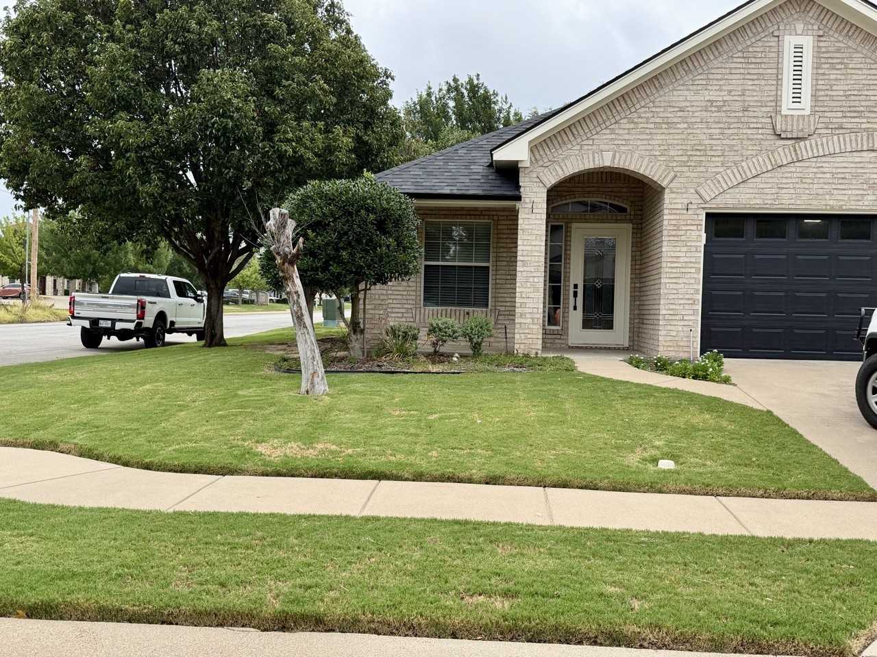 1001 Roberts Bend Ct - Photo 2 of 34