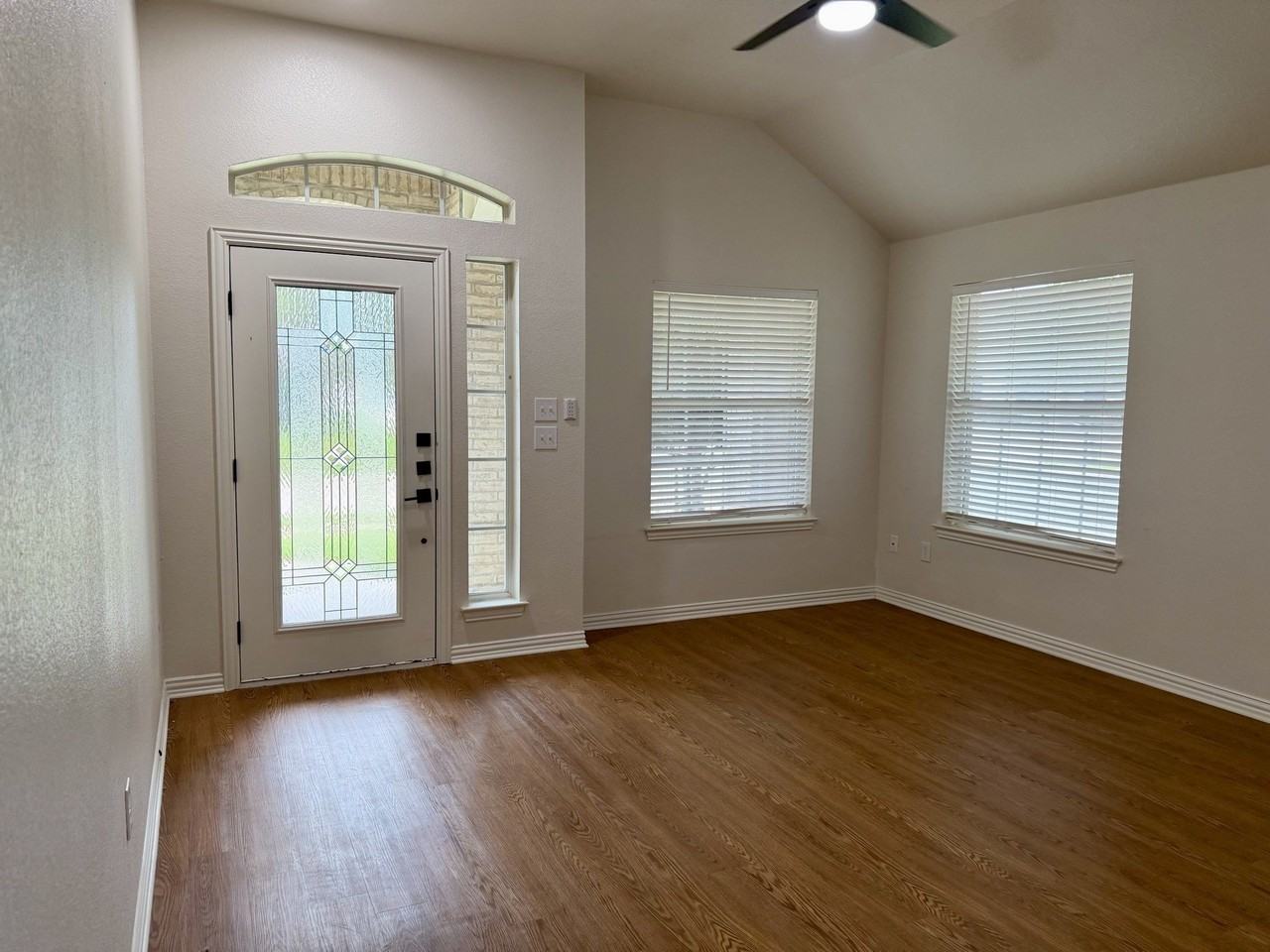 1001 Roberts Bend Ct - Photo 3 of 34